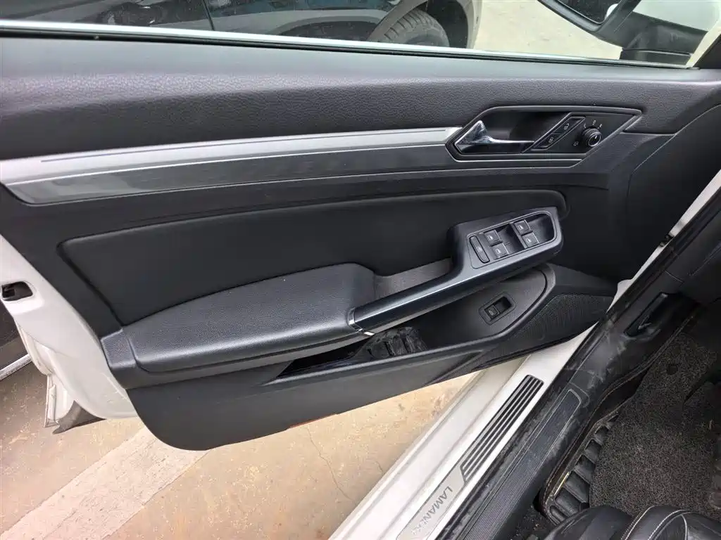 Volkswagen Lamando 2015 330TSI DSG Luxury Edition фото 8