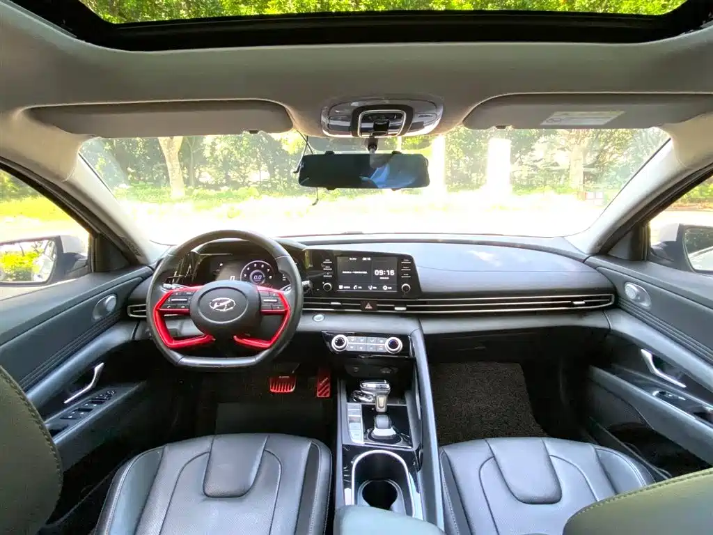 Hyundai Elantra 2021 1.5L CVT GLX Elite Edition фото 4