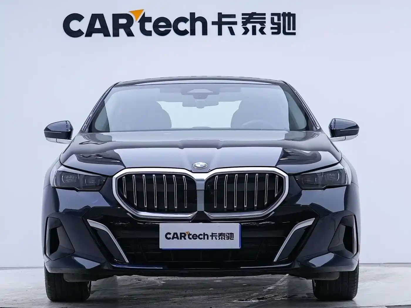 BMW 5 Series 2025 530Li Leading M Sport Package фото 15