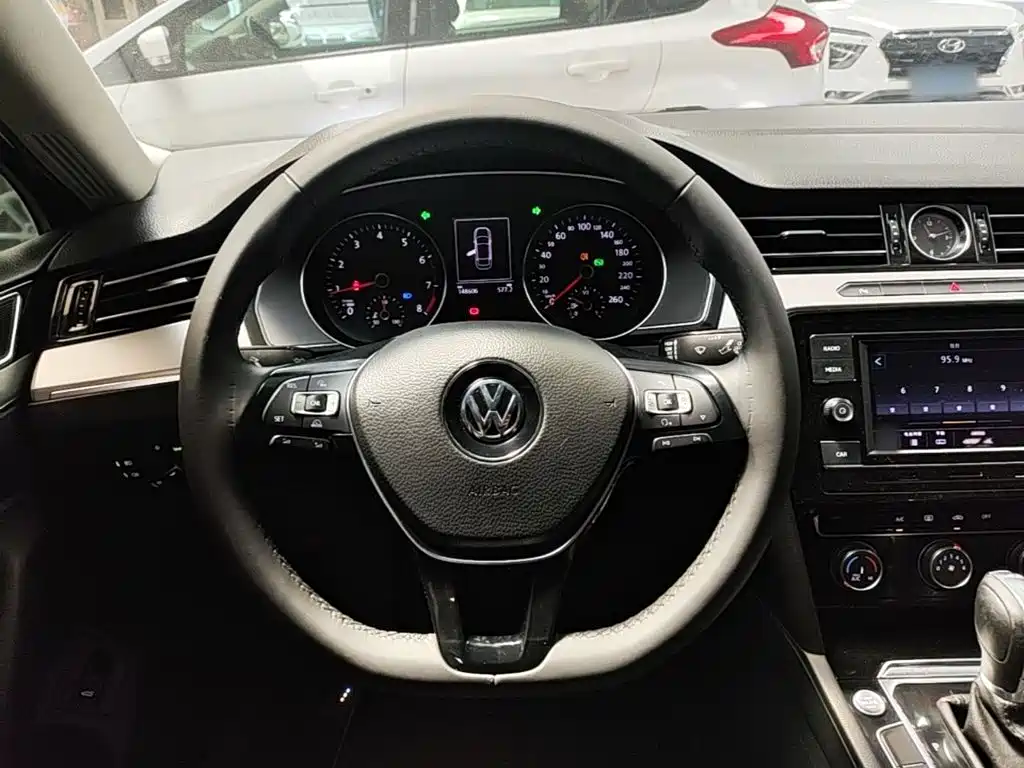 Фото 11 - Volkswagen Magotan
