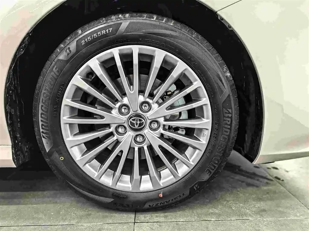 Toyota Camry 2026 2.0E Elite Edition фото 22