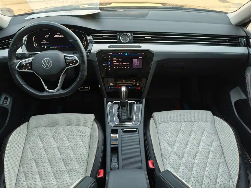 Volkswagen Magotan 2023 Model 2 Million Commemorative Edition 330TSI DSG Luxury фото 12