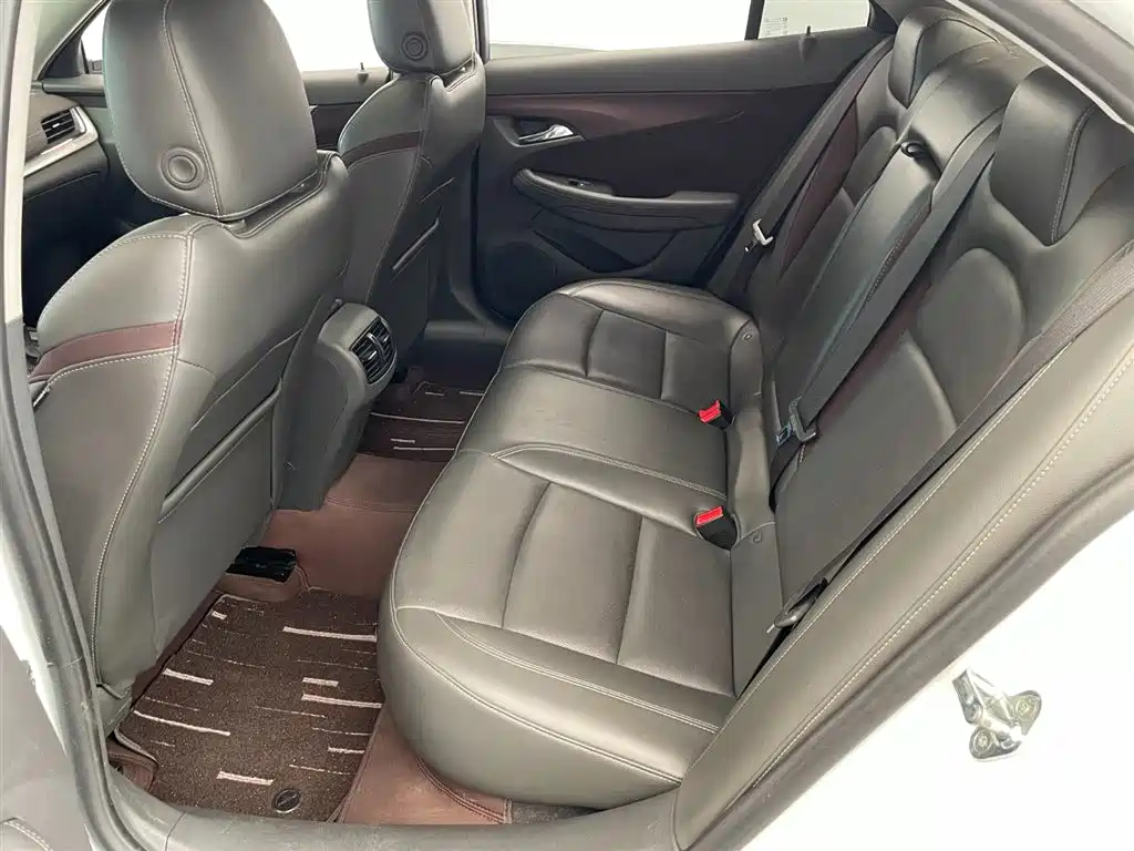 Chevrolet Malibu 2017 1.5T Automatic Luxury Edition фото 7