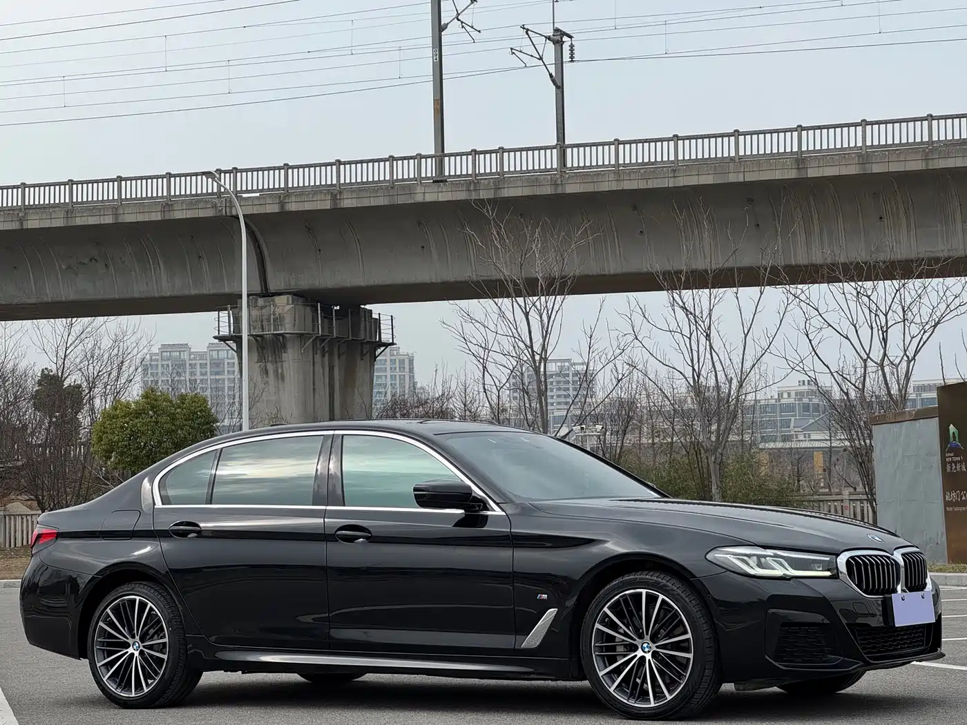 BMW 5 Series 2022 530Li Leading M Sport Package фото 3