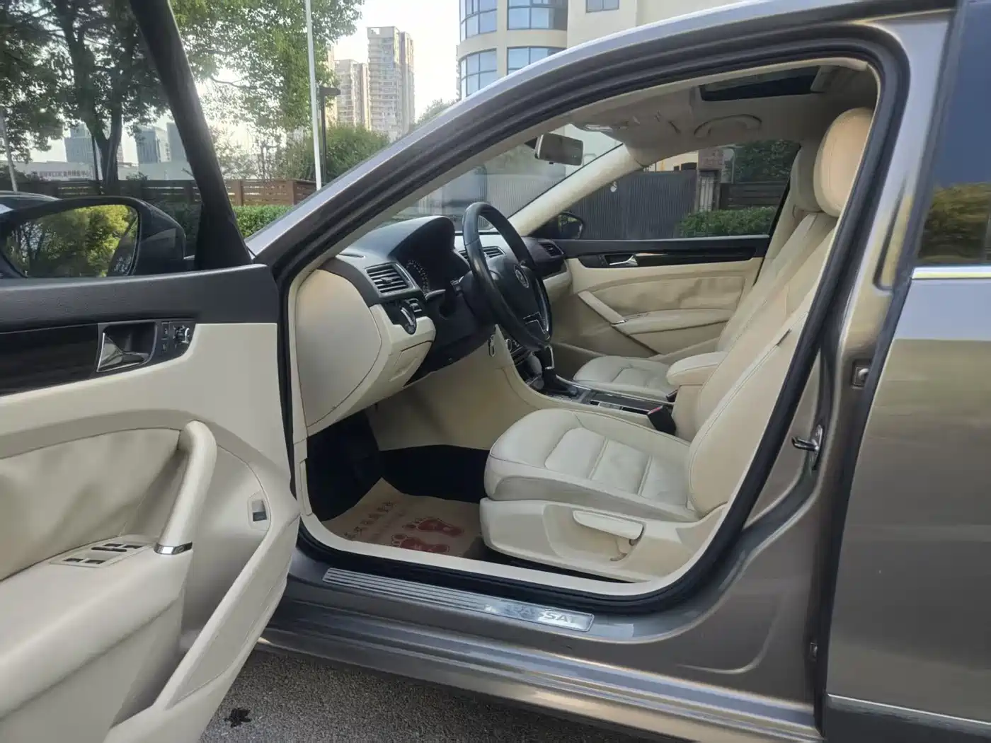 Volkswagen Passat 2014 1.8TSI DSG Luxury Edition фото 4