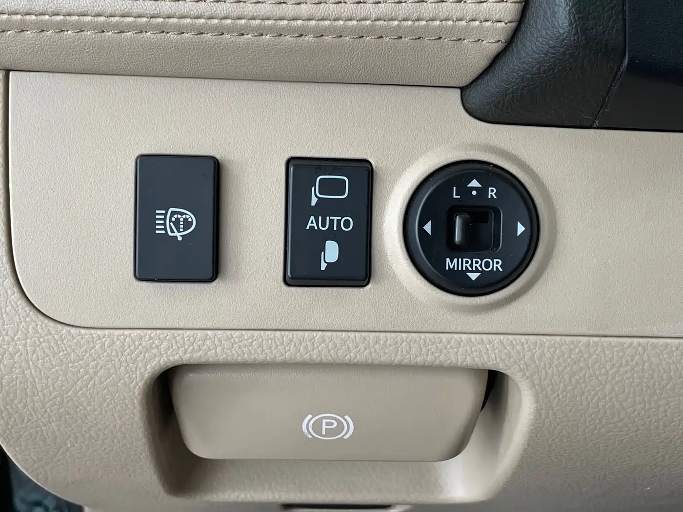 Toyota Crown 2012 2.5L Royal Leather Edition фото 20