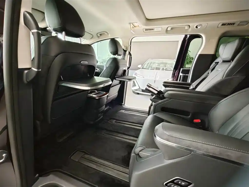 Hongqi HQ9 PHEV 2024 Model 2.0T AWD Luxury Edition фото 15