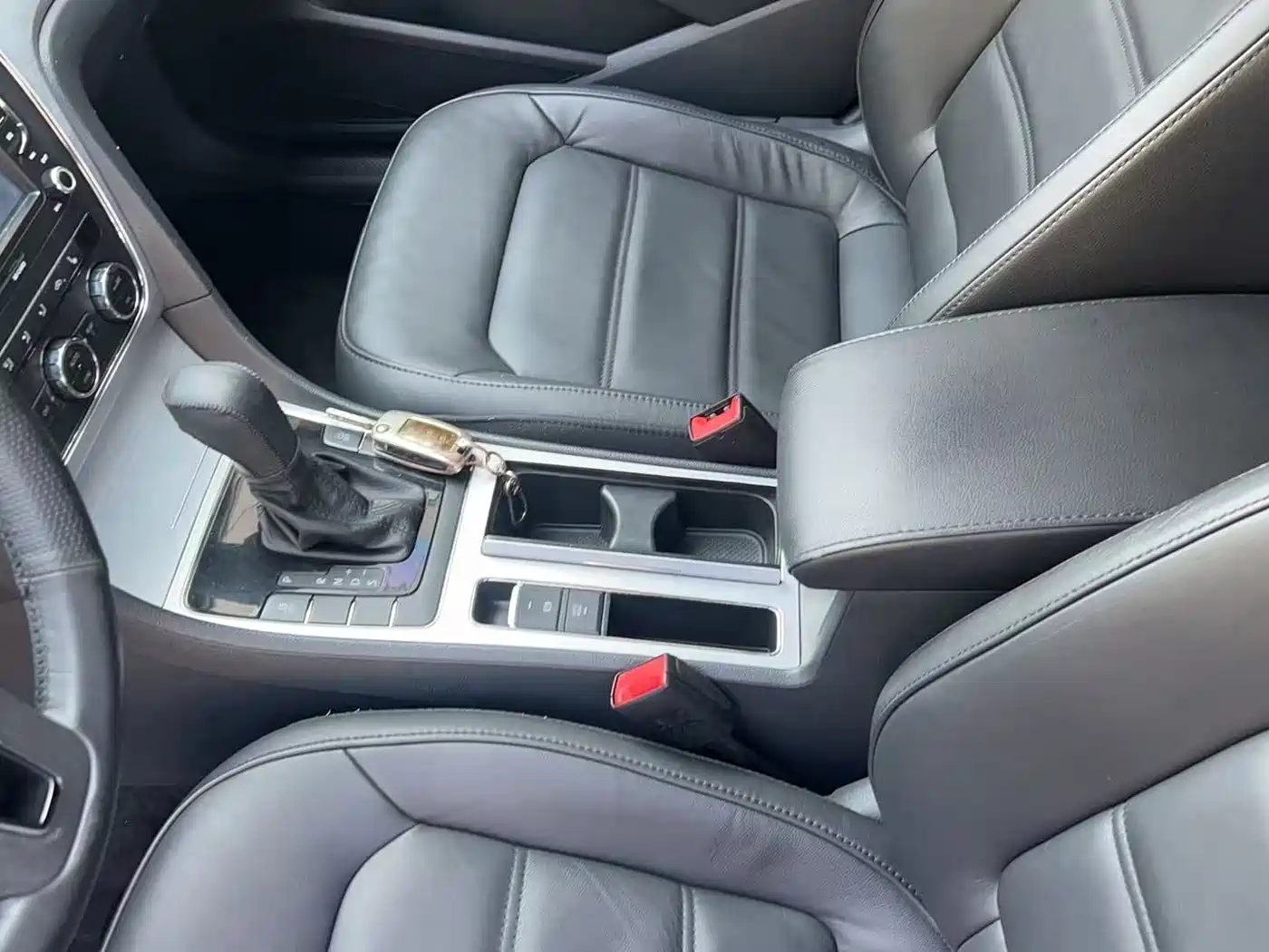 Volkswagen Passat 2014 1.8TSI DSG Luxury Edition фото 15