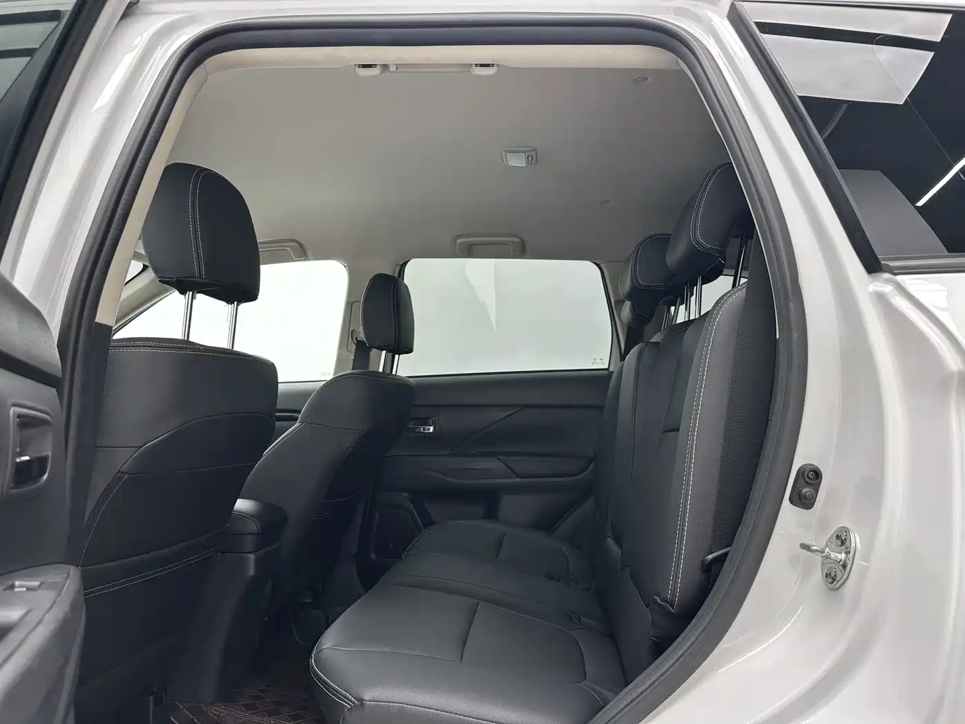 Mitsubishi Outlander 2023 2021 2.0L 2WD Smooth Ride Version 5-Seater