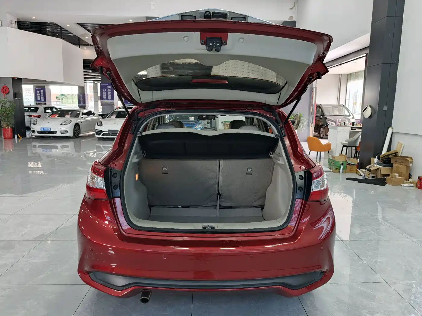 Photo 11 - Nissan Tiida