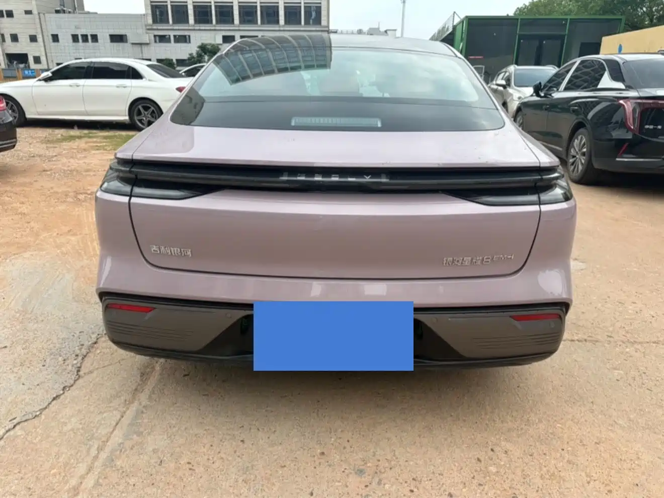 Geely Galaxy Galaxy Xingyao 8 2025 60km EM-i Luxury Edition фото 5