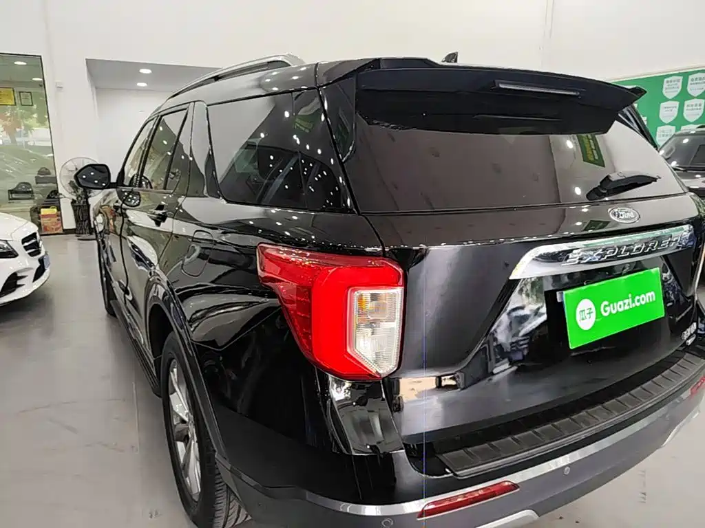 Фото 5 - Ford Explorer