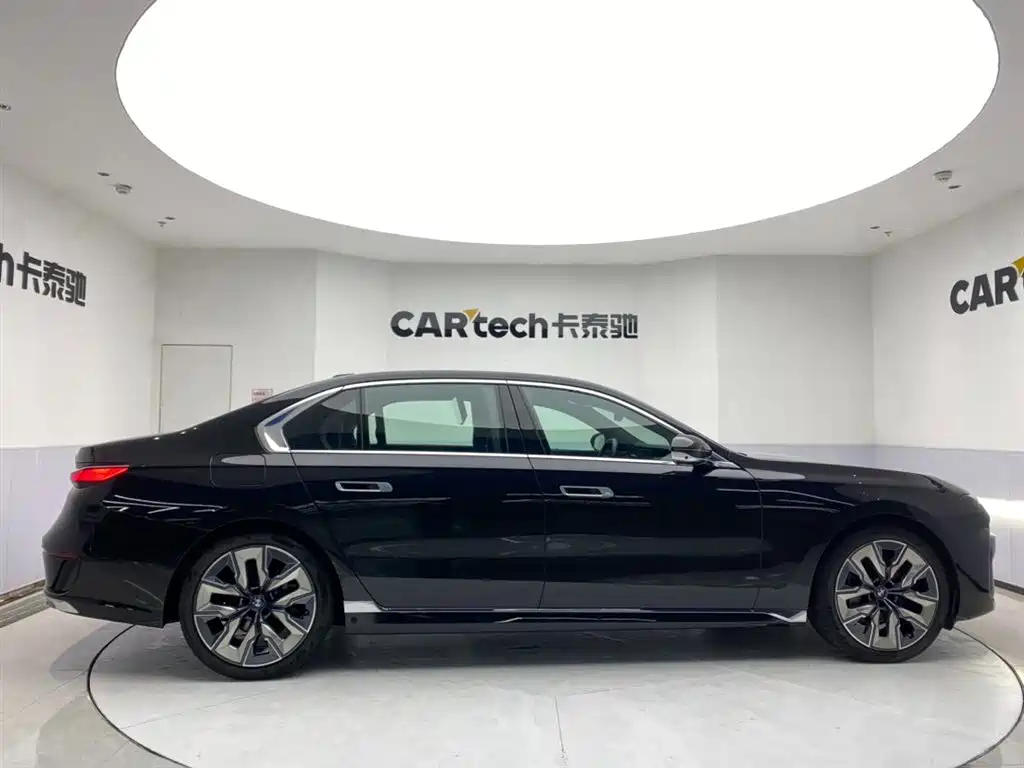 BMW 7-SERIES
