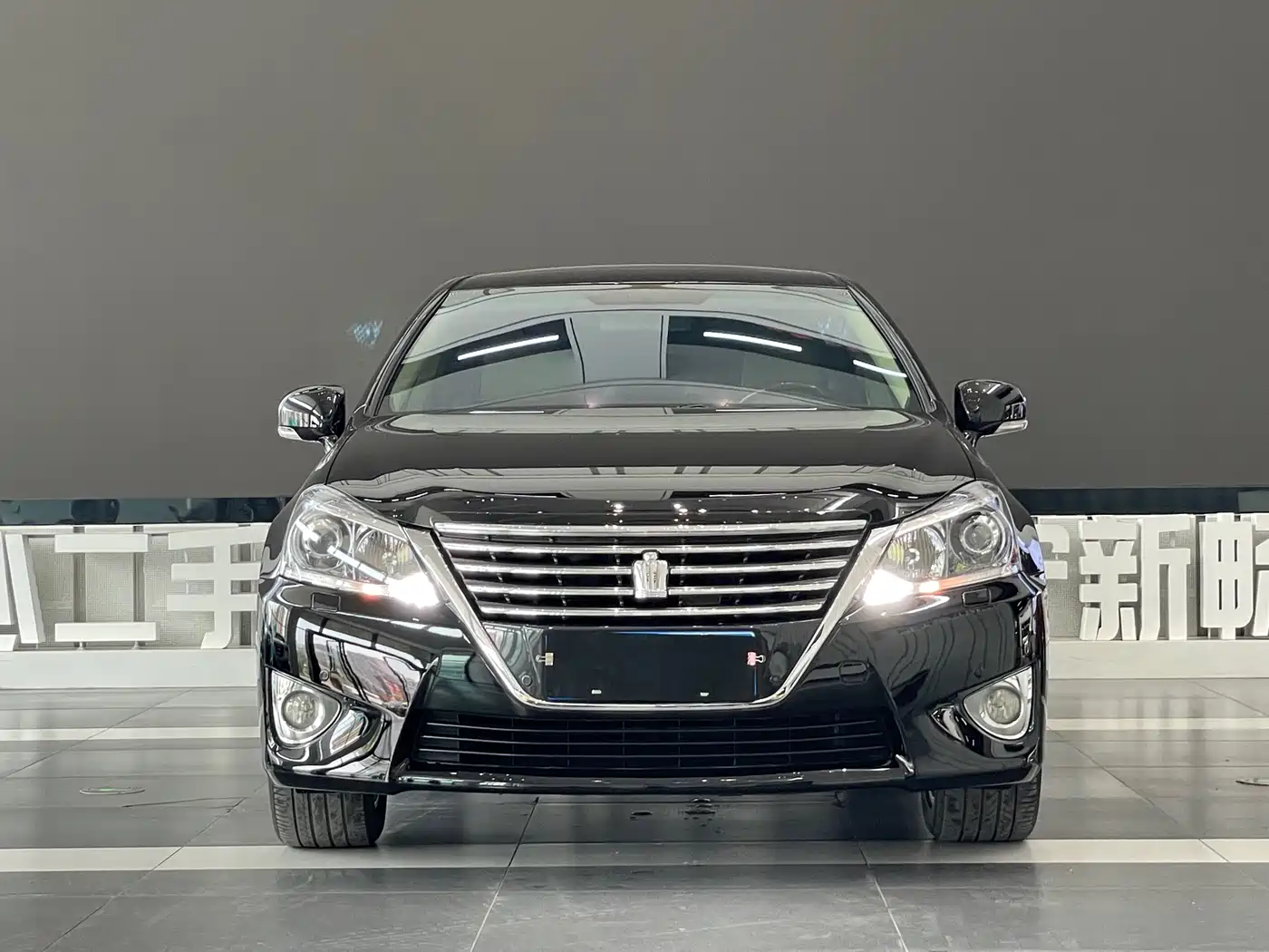 Toyota Crown 2012 2.5L Royal Leather Edition фото 2