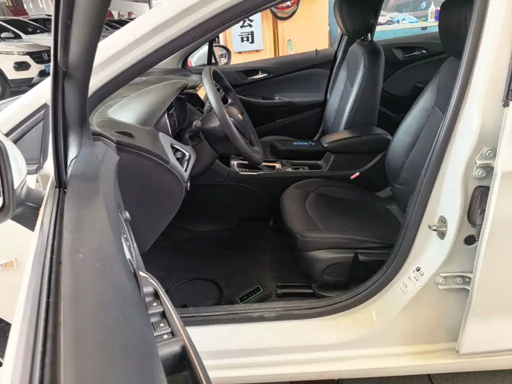 Chevrolet Cruze 2018 2018 320 Automatic Pioneer Sunroof Edition