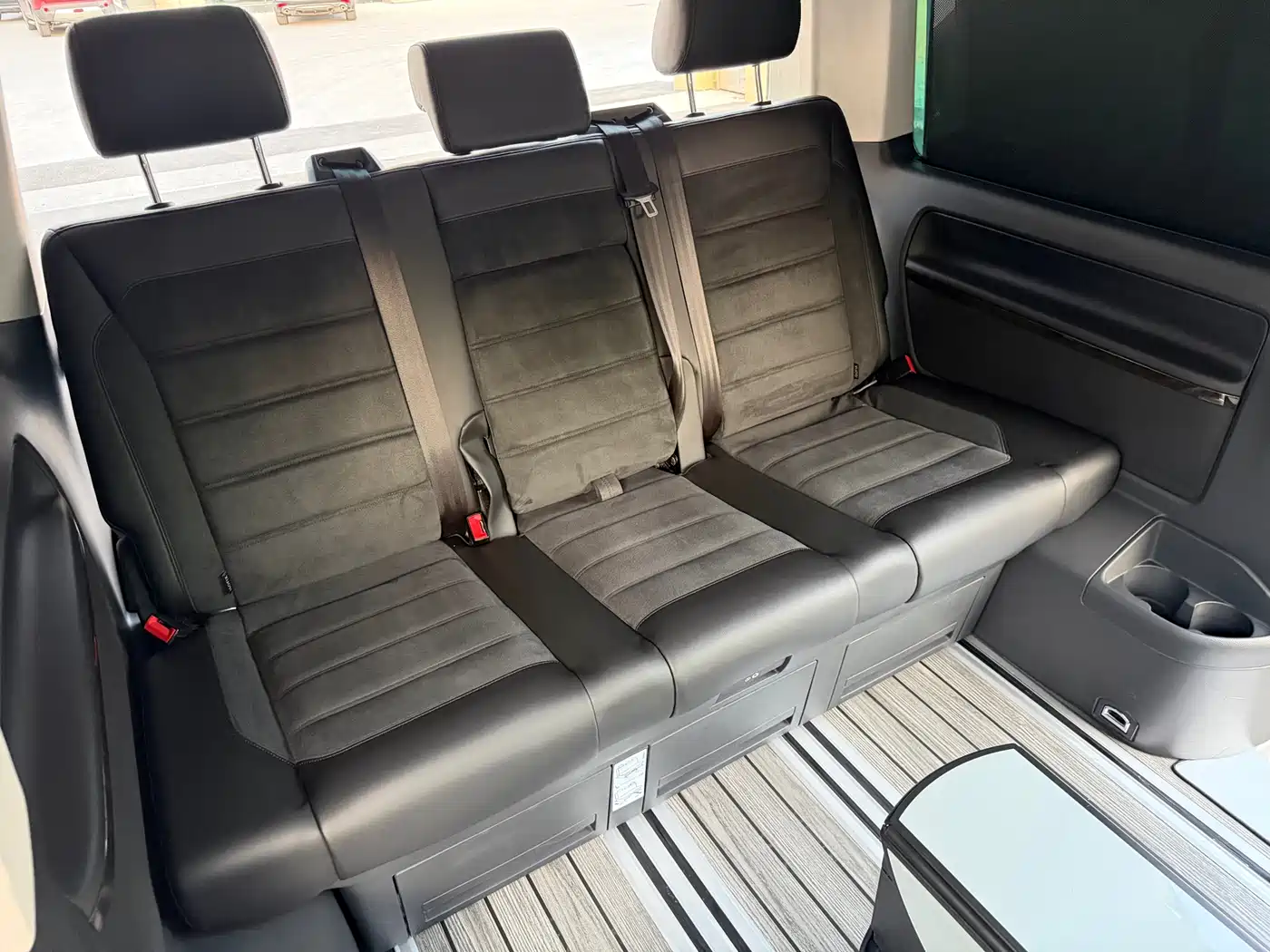 Volkswagen Multivan 2018 2.0TSI 4WD Premium Edition 7-Seater фото 23