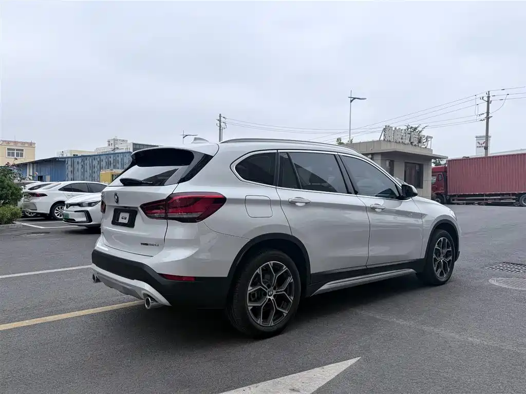 BMW X1 2022 sDrive20Li Fashion фото 6