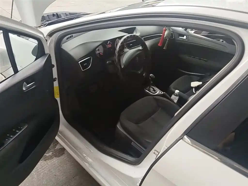 Peugeot 308 2014 Model Joy Edition Classic 1.6L Automatic Superior Style фото 23