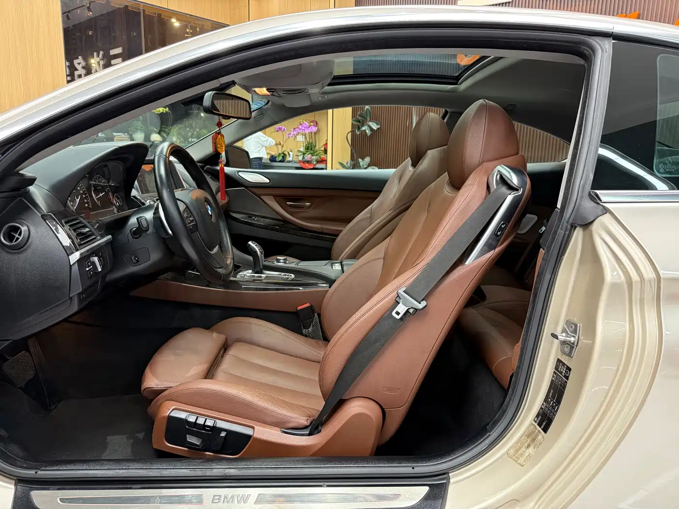 BMW 6 Series 2012 650i Coupe фото 11