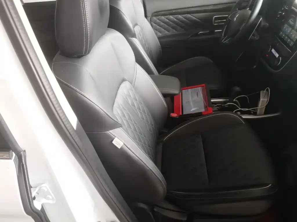 Фото 25 - Mitsubishi Outlander