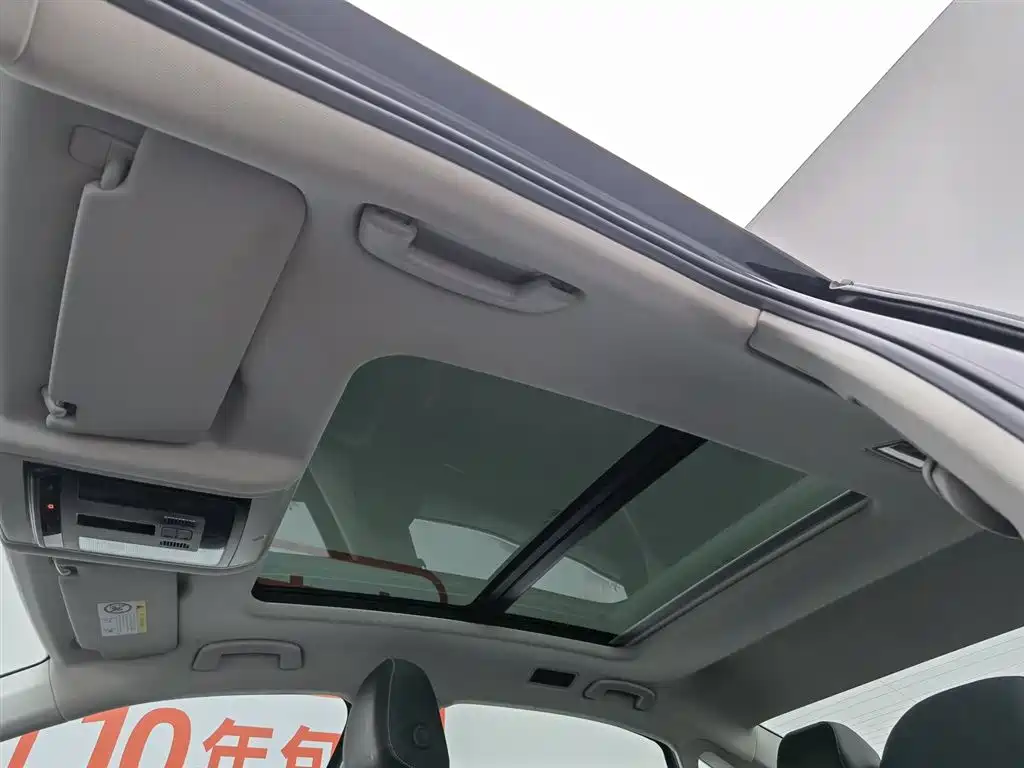 VOLKSWAGEN PASSAT NEW ENERGY