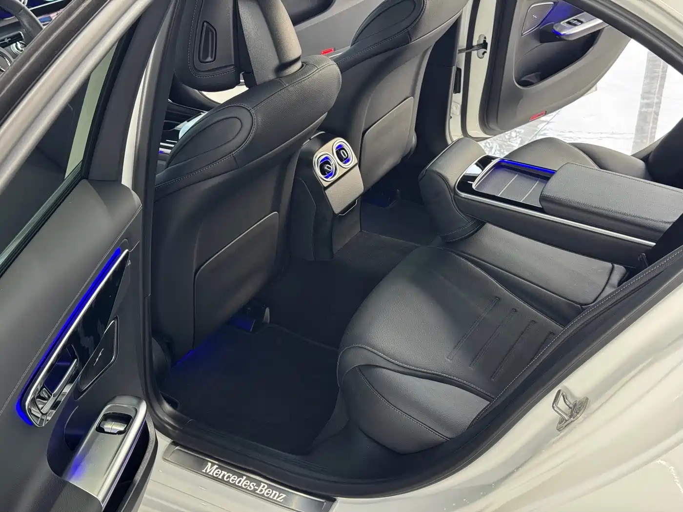 Mercedes-Benz C-Class 2025 C 260 L Sport Edition фото 9