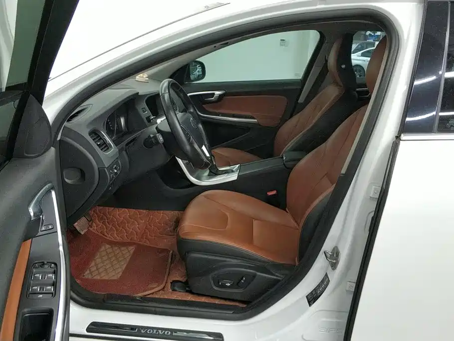 Фото 9 - Volvo S60