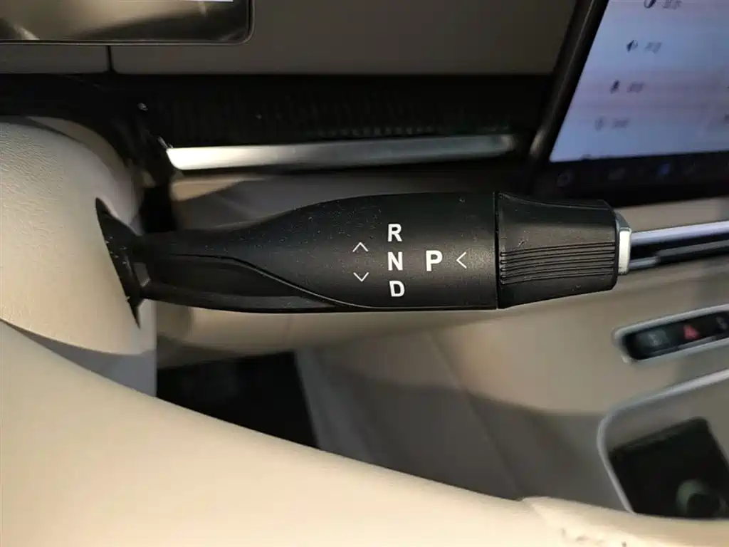 Voyah Auto Voyah Dreamer 2025 PHEV AWD Flagship Kunpeng Edition фото 14