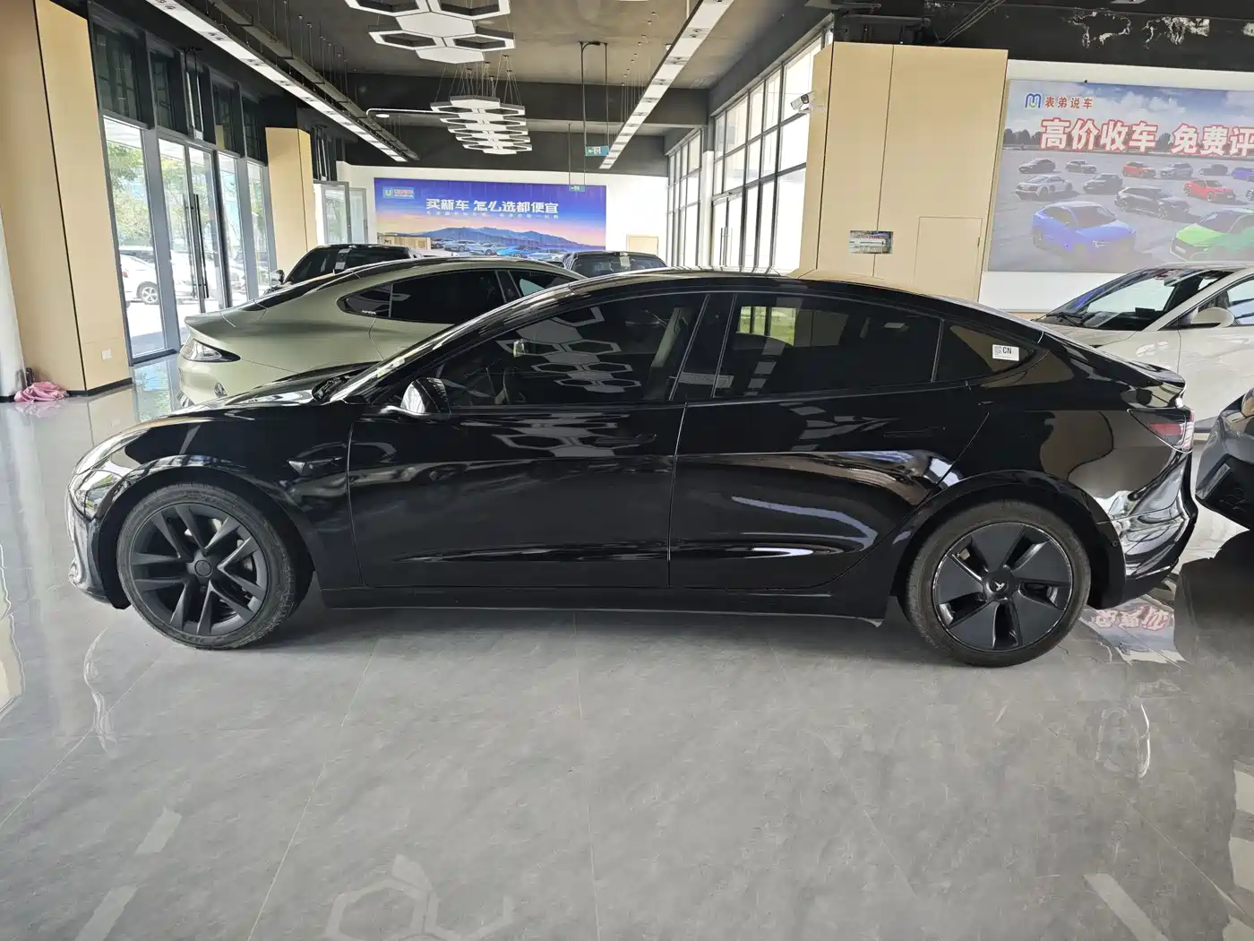Фото 3 - Tesla Model 3