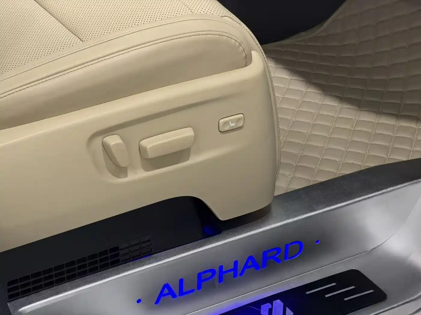Toyota Vellfire 2020 Twin Engine 2.5L HV Premium Edition фото 10