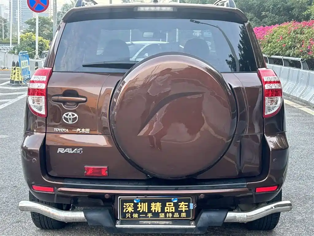 Toyota RAV4 Rongfang 2011 2.0L Automatic Classic Edition фото 4