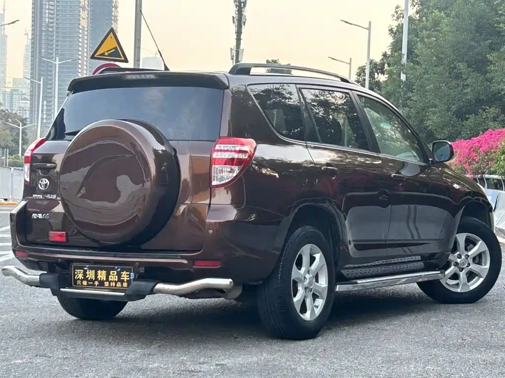 Toyota RAV4 Rongfang 2011 2.0L Automatic Classic Edition фото 6