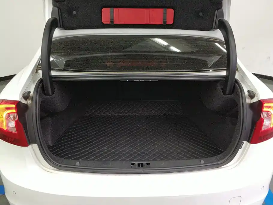 Фото 4 - Volvo S60
