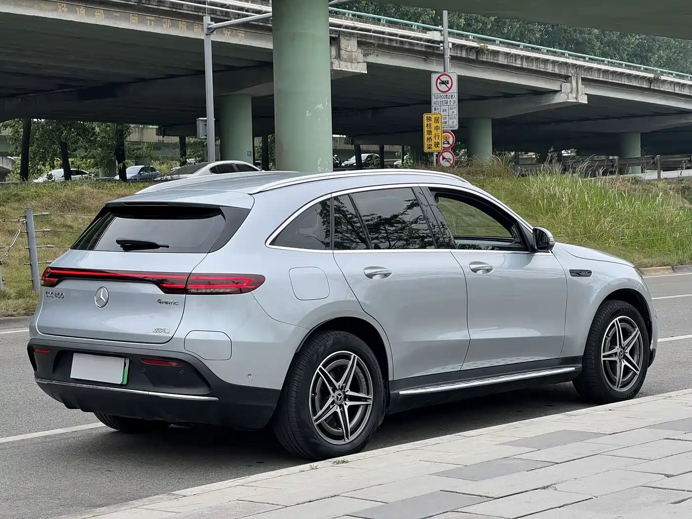Mercedes-Benz EQC 2021 EQC 400 4MATIC фото 16