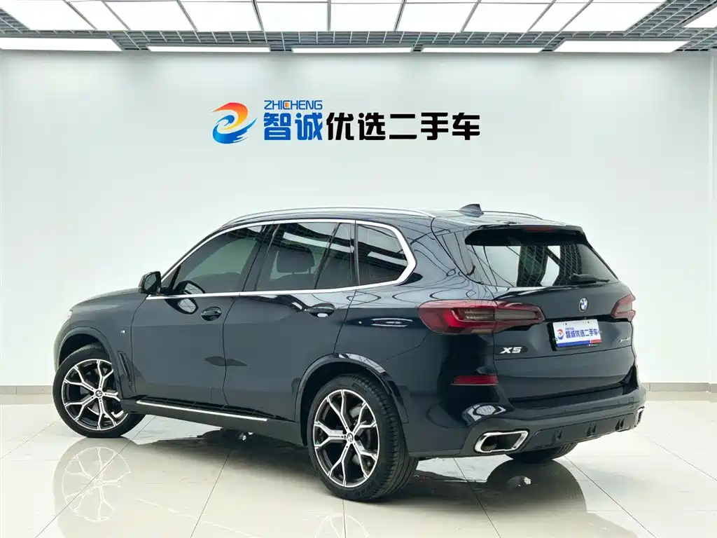 BMW X5 (Import) 2021 xDrive40i Exclusive M Sport Package фото 21