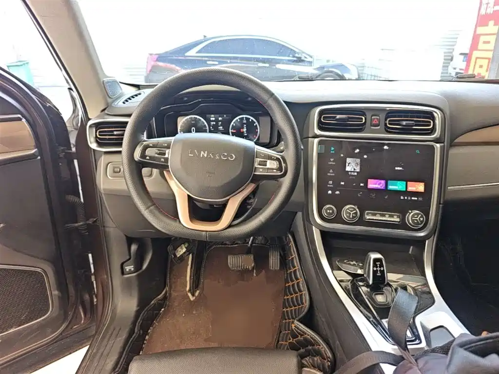 Lynk & Co 01 2019 2.0T 2WD Type Pro Version China V фото 11