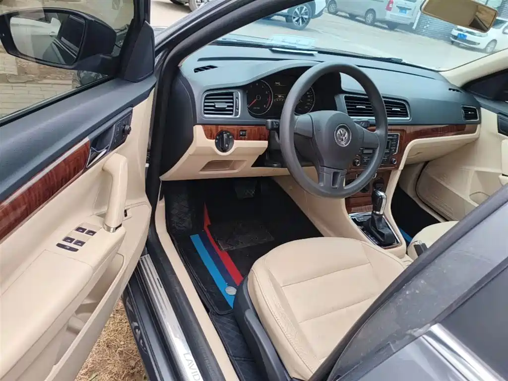 Volkswagen Lavida 2013 Facelift Classic 1.6L Automatic Comfort фото 16