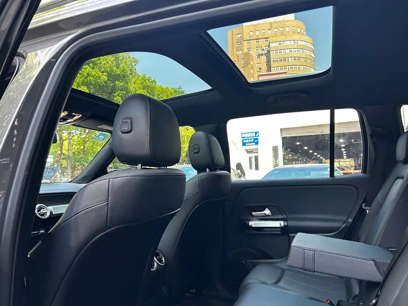 Mercedes-Benz GLB 2023 GLB 220 4MATIC фото 8