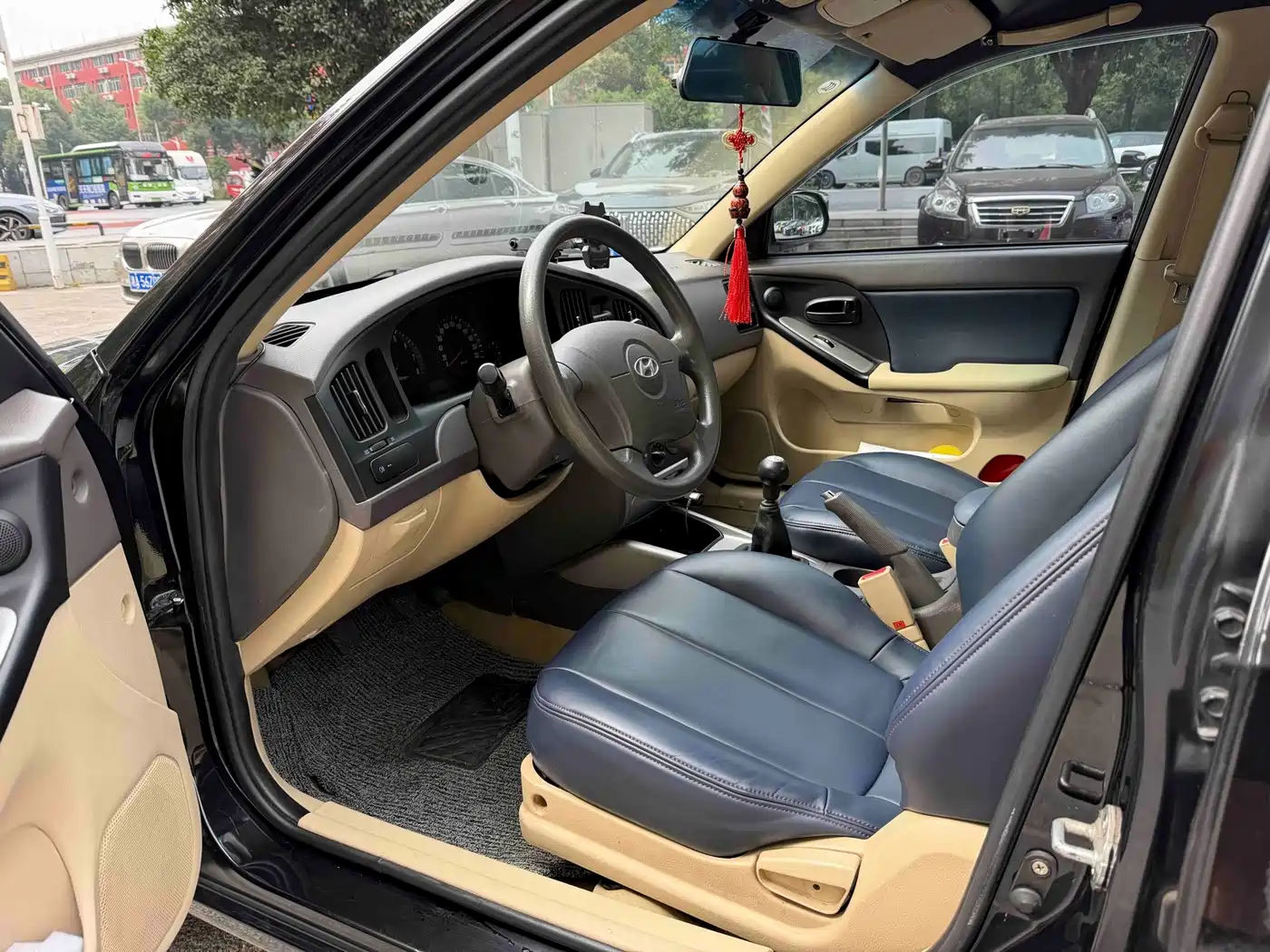 Фото 8 - Hyundai Elantra