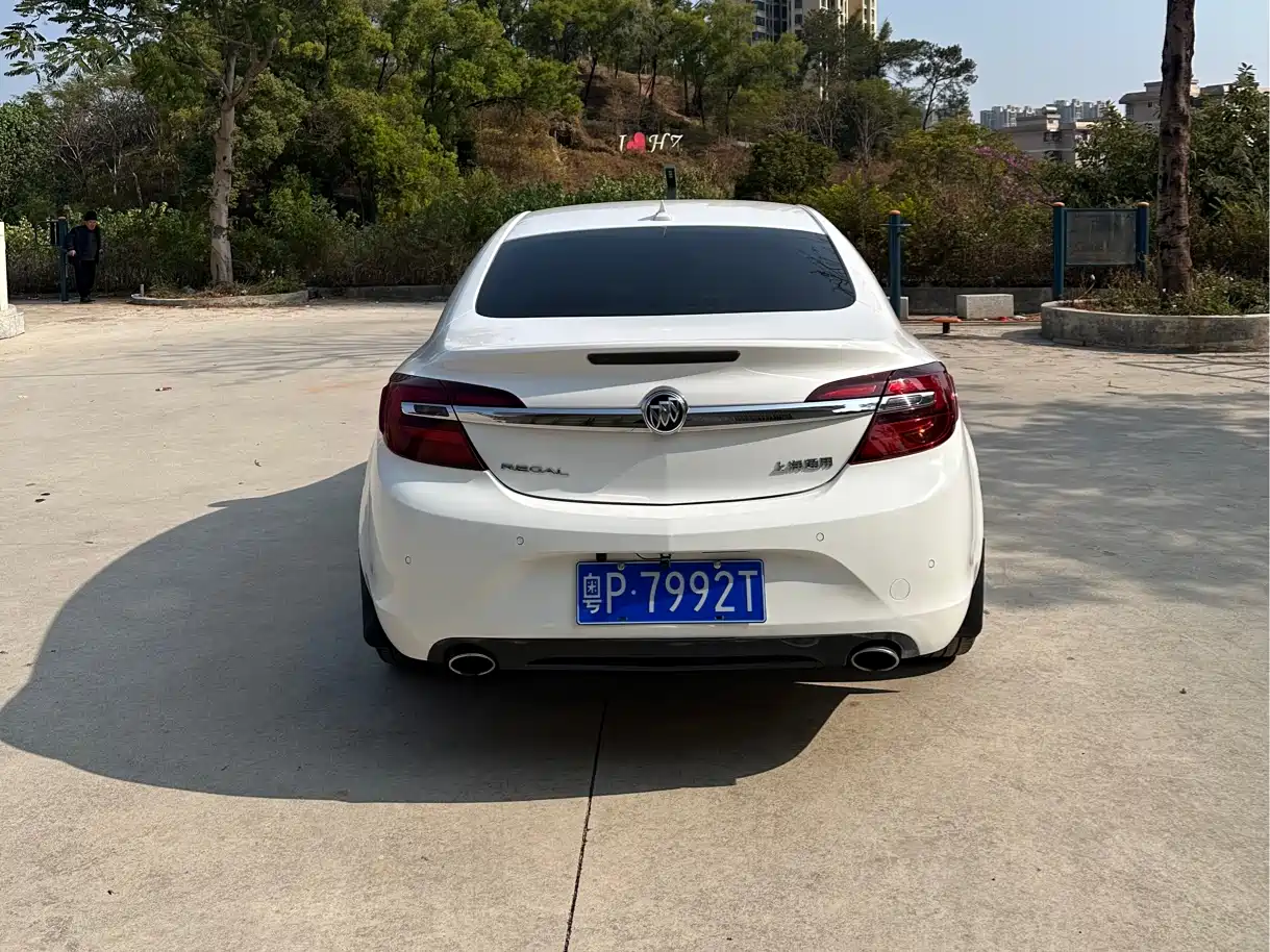 Buick Regal 2015 2.0L Elite Fashion Model фото 8