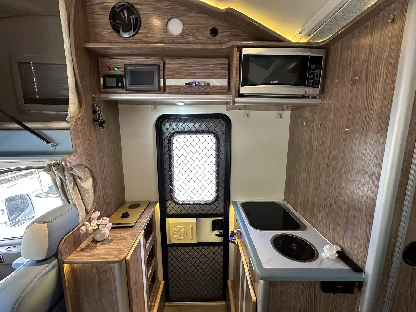 SAIC Maxus Xintu V80 2018 2.5T AMT Elite Short Wheelbase Medium Roof 5-6 Seater фото 30