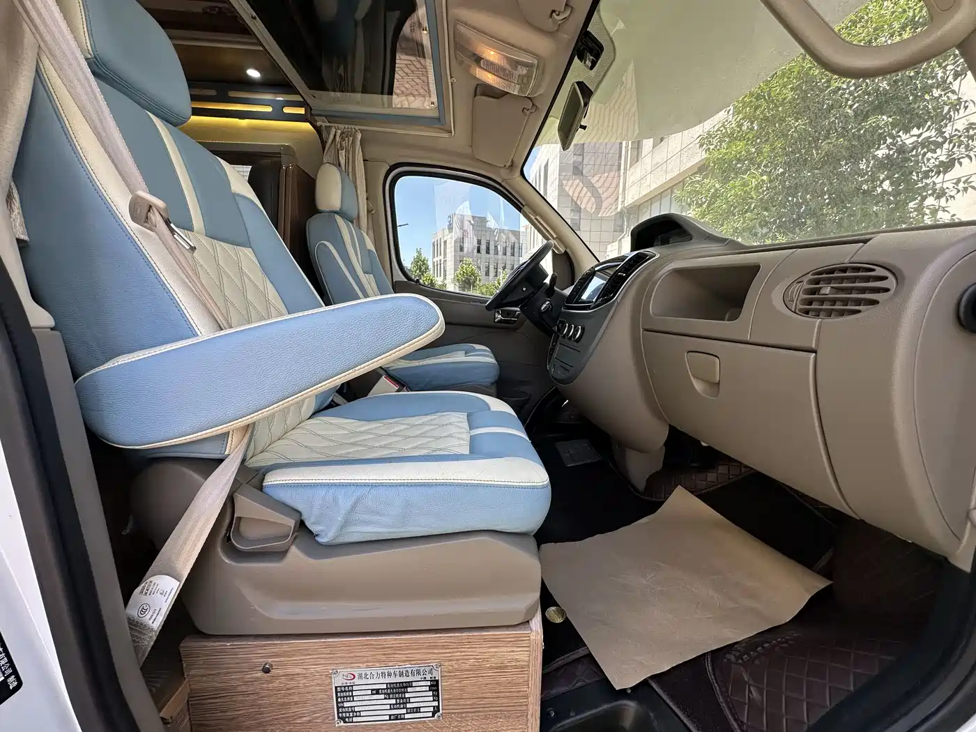 SAIC Maxus Xintu V80 2018 2.5T AMT Elite Short Wheelbase Medium Roof 5-6 Seater фото 15