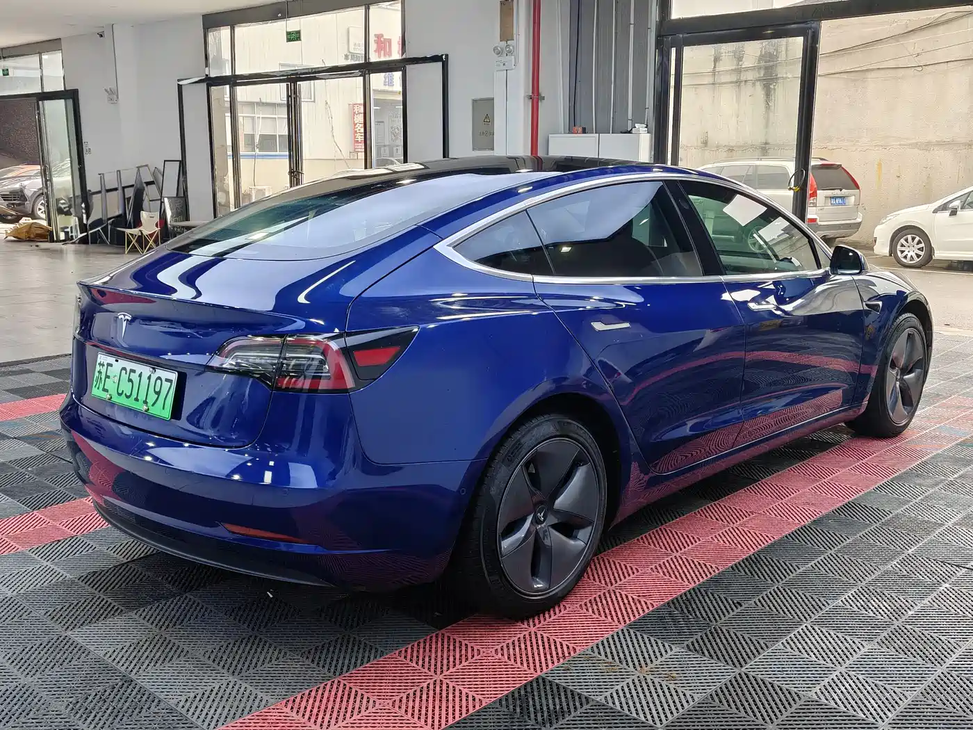 TESLA MODEL 3