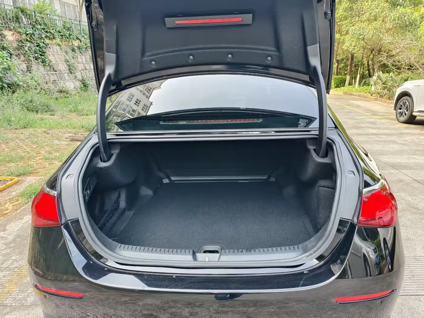 Mercedes-Benz E-Class 2025 E 300 L Luxury фото 19
