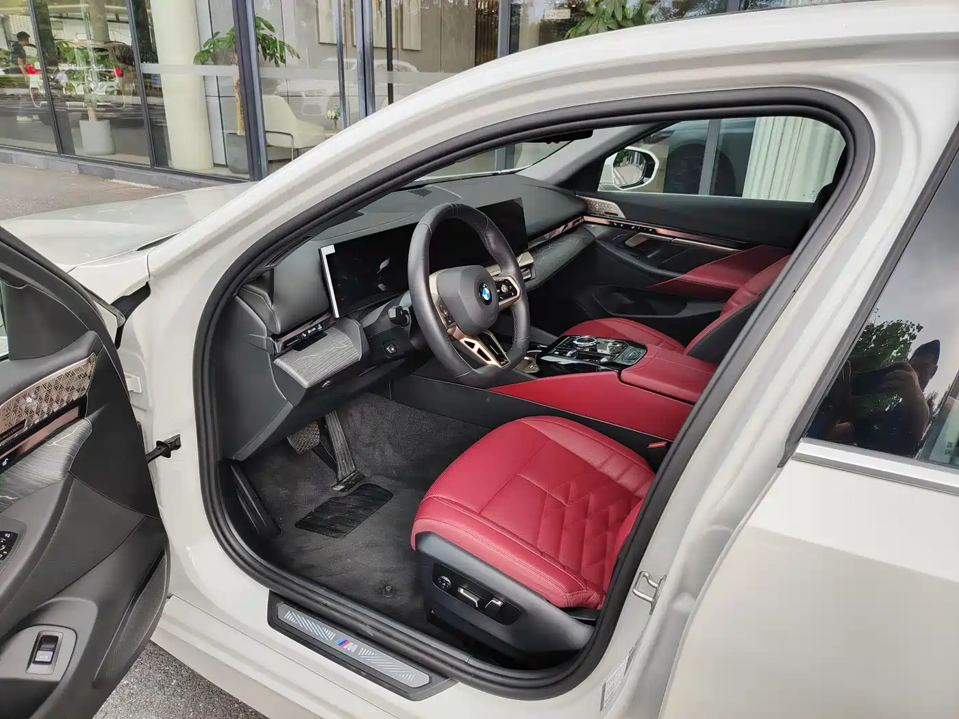 BMW 5 Series 2025 530Li Premium M Sport Package фото 20