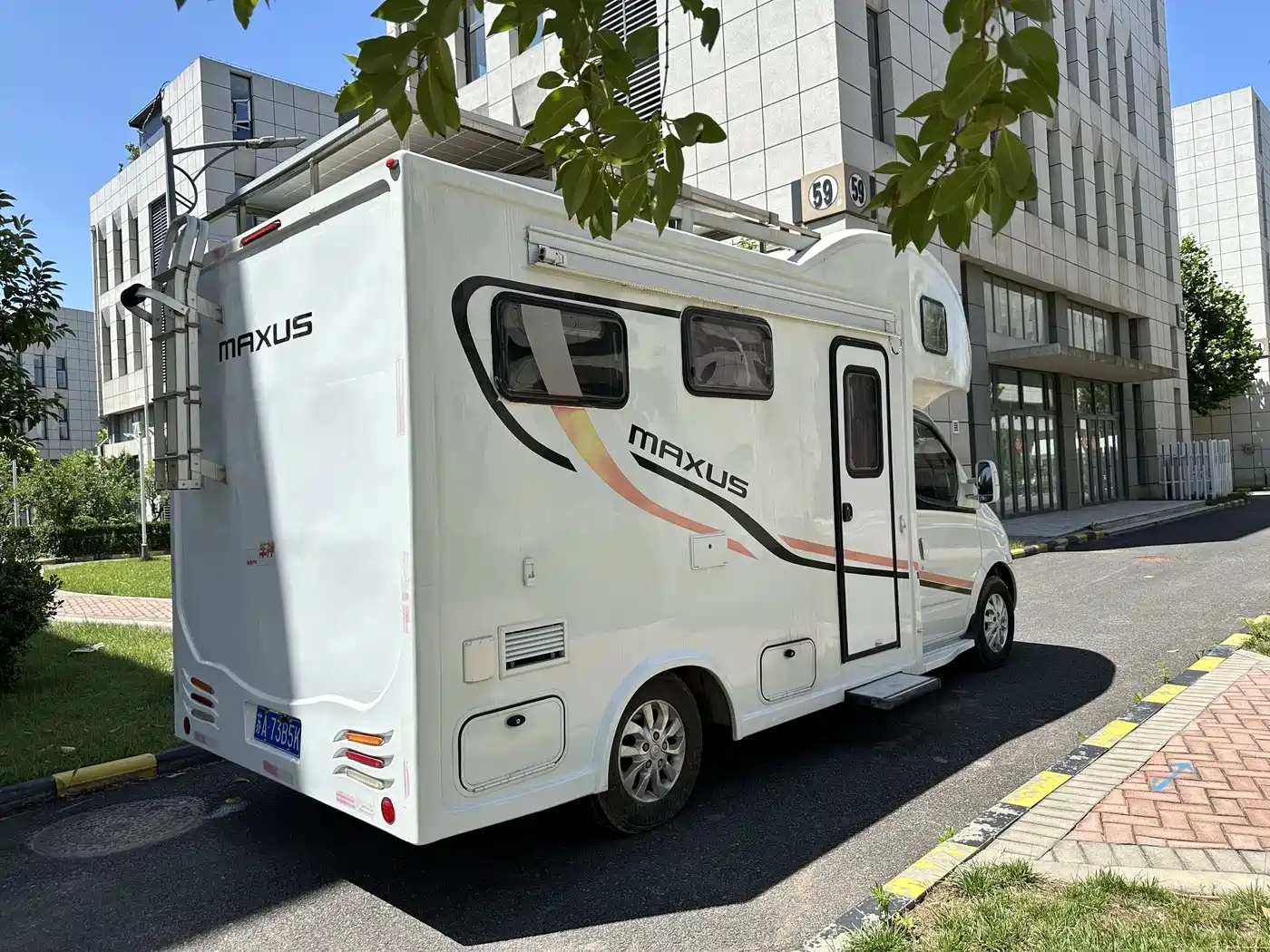 SAIC Maxus Xintu V80 2018 2.5T AMT Elite Short Wheelbase Medium Roof 5-6 Seater фото 4