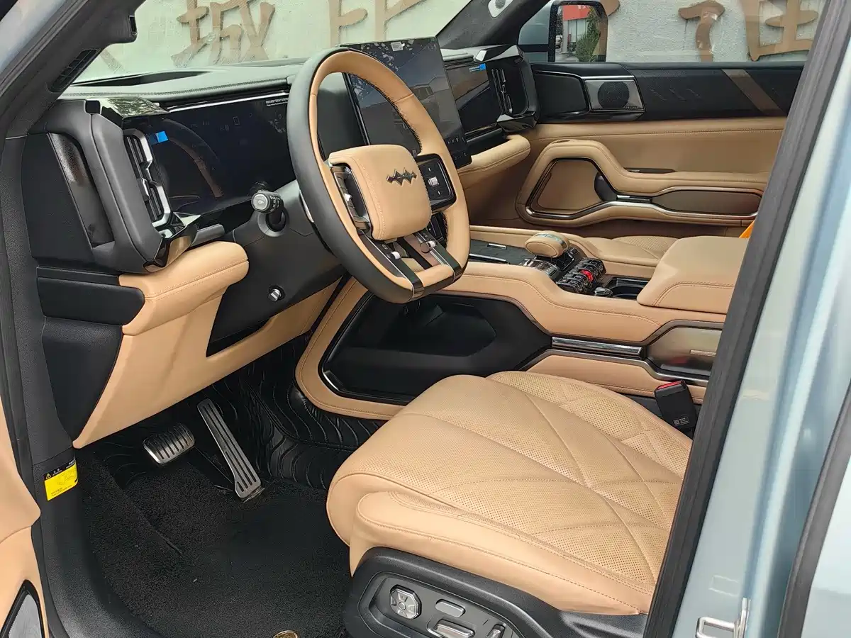 Fang Cheng Bao Leopard 8 2025 2025 Zhiyong Flagship 6-Seater