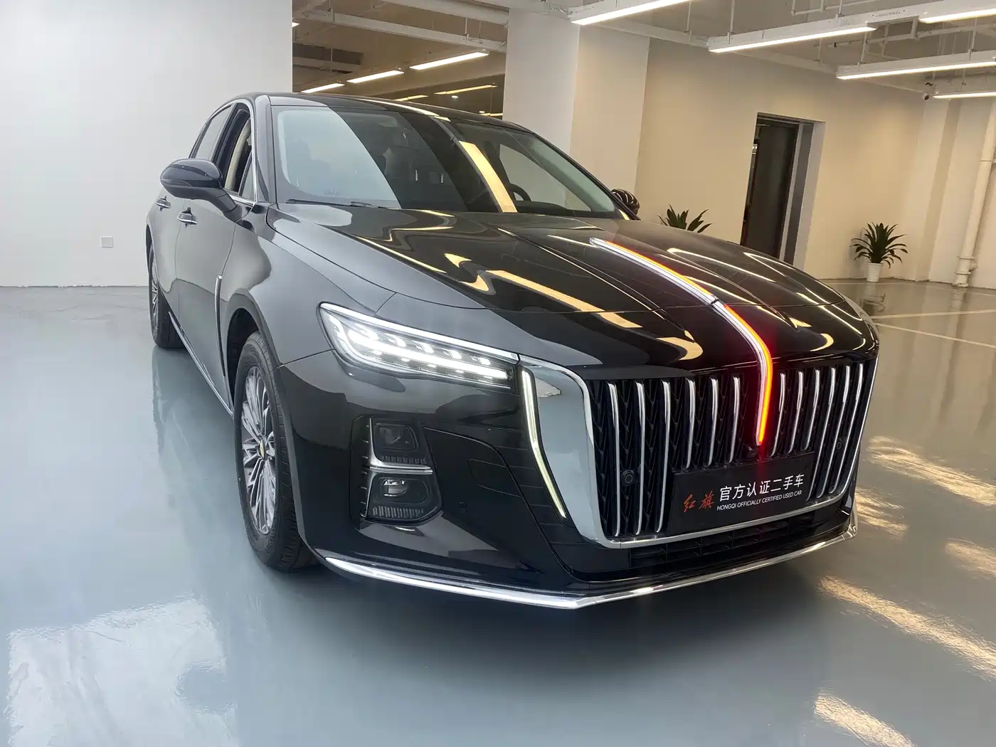 Hongqi H5 2025 1.5T DCT Flag Rhythm 500,000 Units Memorial Edition фото 3