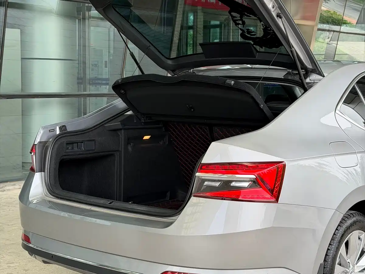 Škoda Superb 2019 Facelift TSI330 DSG Comfort фото 8