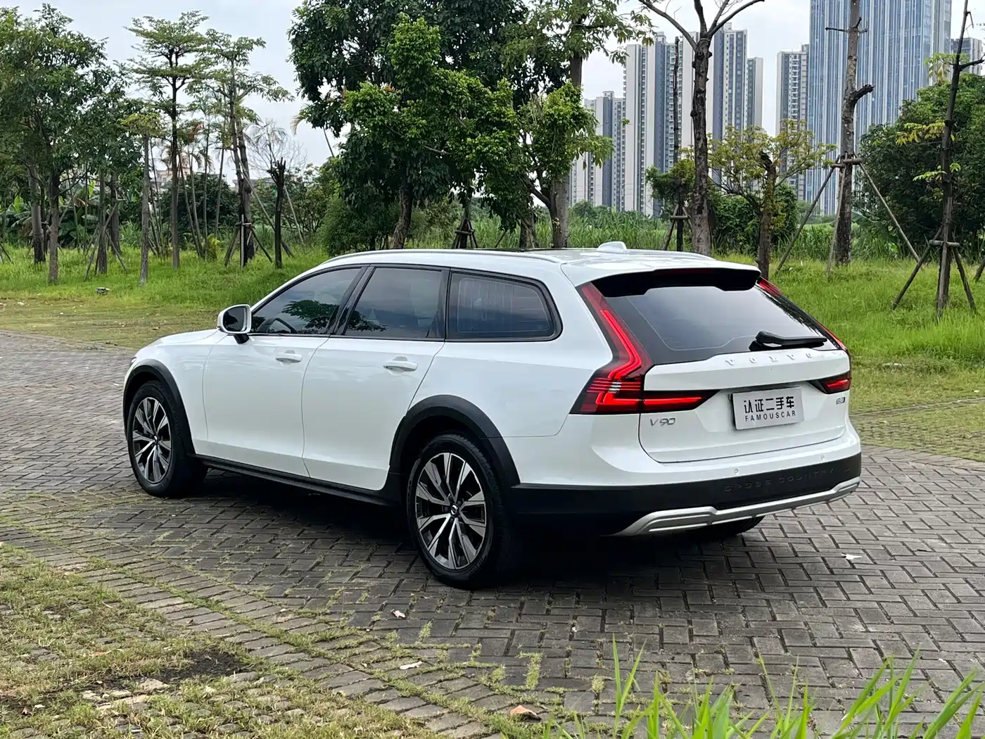 Volvo V90 2022 2022 Cross Country B5 AWD Momentum